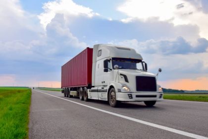 5 Ways a Commercial Truck Lawyer Can Help You After a Crash