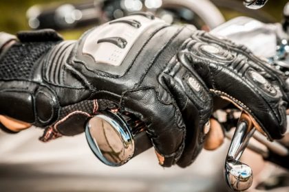 What Are the Benefits of Wearing Motorcycle Gloves?