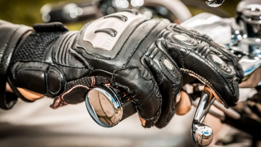 What Are the Benefits of Wearing Motorcycle Gloves?