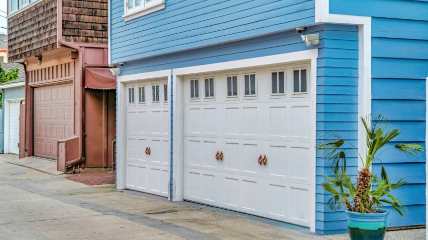 How to Choose Garage Door Repair Service in Huntington Beach