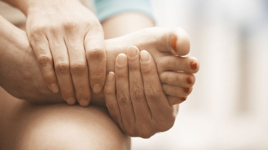 How Do You Handle Neuropathy Naturally? Let’s Dive In.